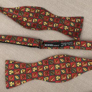 100% REAL HERMES BOW TIE BOWTIE ~ GREEN RED YELLOW FALL TREE LEAVES LEAF CLOVER